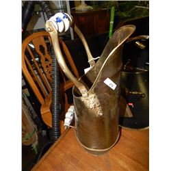 BRASS COAL SHUTTLE WITH DELFT BLUE HANDLE