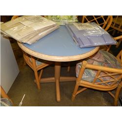 ROUND PEDESTAL TABLE