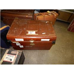 VINTAGE METAL TRUNK