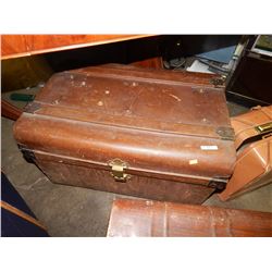 VINTAGE WOOD TRUNK