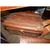 Image 1 : VINTAGE WOOD TRUNK
