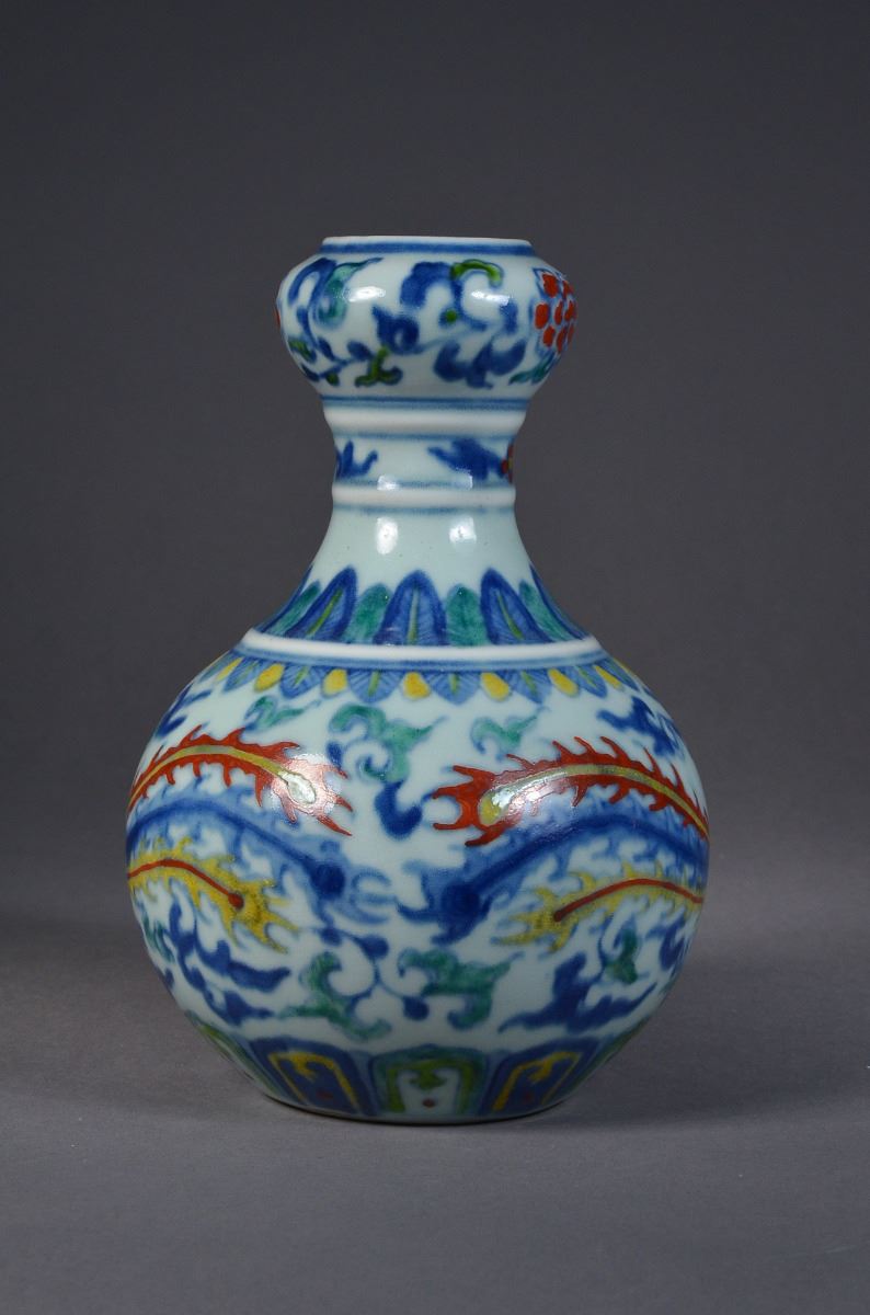Chinese Doucai Garlic Bulb Vase Yongzheng Mark