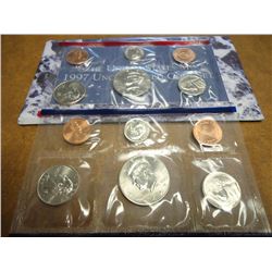 1997 US MINT SET (UNC) P/D (WITH ENVELOPE)