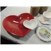 Image 3 : LOT 8 MISC CERAMIC SERVING DISHES, JARS,