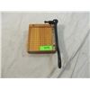 Image 2 : VINTAGE SMALL PAPER CUTTER TOOL