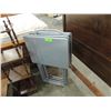 Image 1 : LOT 4 METAL TV TRAYS W/ STAND