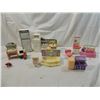 Image 2 : BOX LOT PLASTIC KITCHEN & BATH DOLLHOUSE FURNITUR