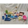Image 1 : BOX LOT ASSORTED PLASTIC DOLLHOUSE FURNITURE