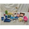 Image 2 : BOX LOT ASSORTED PLASTIC DOLLHOUSE FURNITURE