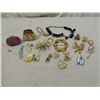 Image 1 : JACKPOT BOX ASSORTED VINAGE JEWELRY