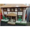 Image 2 : TUDOR STYLE DOLLHOUSE