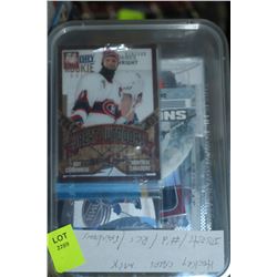 BOX OF MIXED HOCKEY CARDS