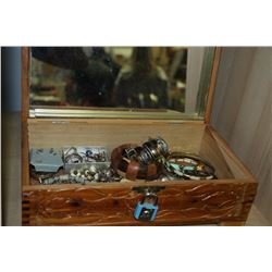 JEWELLERY BOX WITH ACCESSORIES