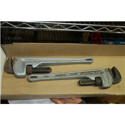 BOX W/ 2 RIDGIT 18 INCH ALUMINUM PIPE