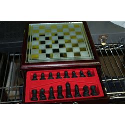 MINIATURE CHESS KIT WITH MIRRORED TOP & FROSTED