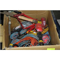 BOX WITH EXTESION CORDS TROUBLE LIGHTS