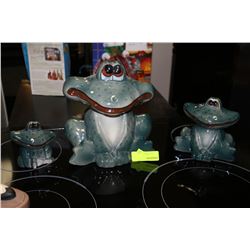 ESTATE 3 PC CERAMIC FROG SET