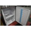 Image 3 : STAINLESS STEEL ENERGY STAR BOTTOM FREEZER FRIDGE