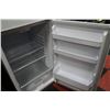 Image 3 : WHITE SIMPLICITY APARTMENT SIZE FRIDGE