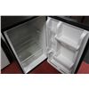 Image 2 : DANBY BLACK & STAINLESS APARTMENT SIZE FRIDGE