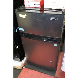 DANBY DESIGNER BLACK & STAINLESS BAR FRIDGE