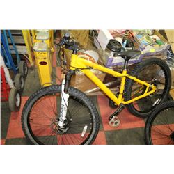 KHS 16 SPEED FRONT SUSPENSION MOUNTAIN BIKE
