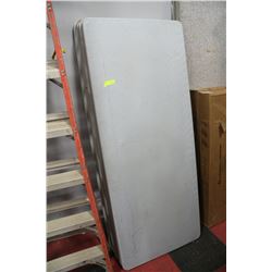 PLASTIC FOLDING TABLE