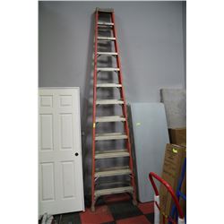 LOUISVILLE 12' ALUMINUM AND FIBREGLASS LADDER