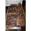 Image 1 : 2 FLATS OF COPPER CRAFT ORNAMENTS