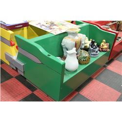 CLASSIC CAR BENCH SEAT ON CHOICE: GREEN