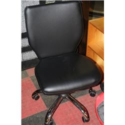 BLACK AND CHROME HYDRAULIC LIFT OFFICE CHAIR