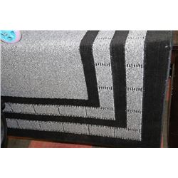 BLACK AND GREY 5 X 8 AREA CARPET