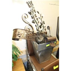 SHOWHOME PLANTER W METAL WALL HANGINGS