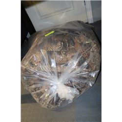 BAG W/ 7 SHOWHOME DECORATIVE PILLOWS