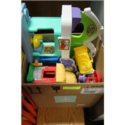 BOX OF FISHER PRICE LITTLE PEOPLE CHILDRENS TOYS