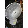 Image 1 : SMALL WHITE FAN