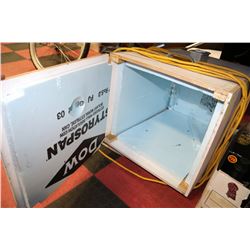 INSULATED WOODEN STORAGE BOX WITH INTERNAL