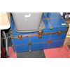 Image 1 : VINTAGE ESTATE CEDAR LIGNED METAL TRUNK