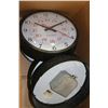 Image 1 : BOX OF SYNCHRONIZED CLOCKS