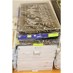 STACK OF WELCOME IN ENGLISH AND ARABIC LIGHT UP