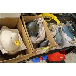 COLLECTION OF CERAMIC FARM ANIMALS INCLUDING