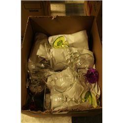 BOX WITH MARTINI GLASSES