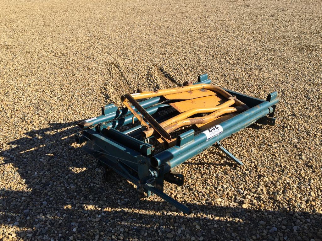 (2) CATTLE HEAD GATES - Weaver Bros. Auctions Ltd.