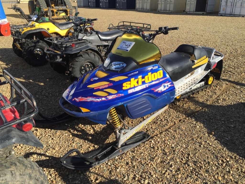 SKI-DOO SUMMIT 800 SNOWMOBILE - Weaver Bros. Auctions Ltd.