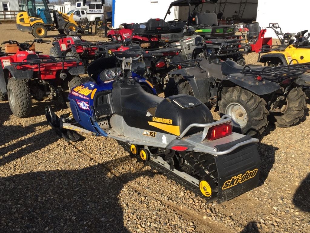 SKI-DOO SUMMIT 800 SNOWMOBILE