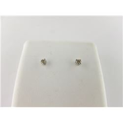 171-25294:14K white gold diamonds stud earrings