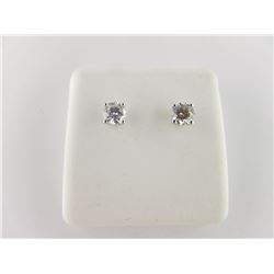 171-25608:14K white gold diamond stud earrings