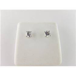 171-25610:14K white gold diamond stud earrings