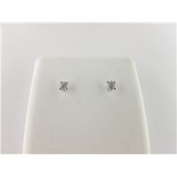 171-25668:14K white gold diamond stud earrings