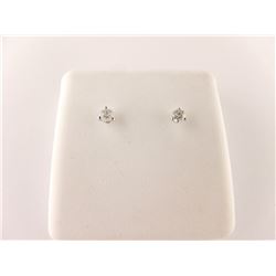 171-25927:10K white gold diamond stud earrings
